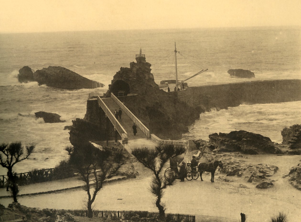 Biarritz - O Rocher de la Vierge, c1930. de Unbekannt