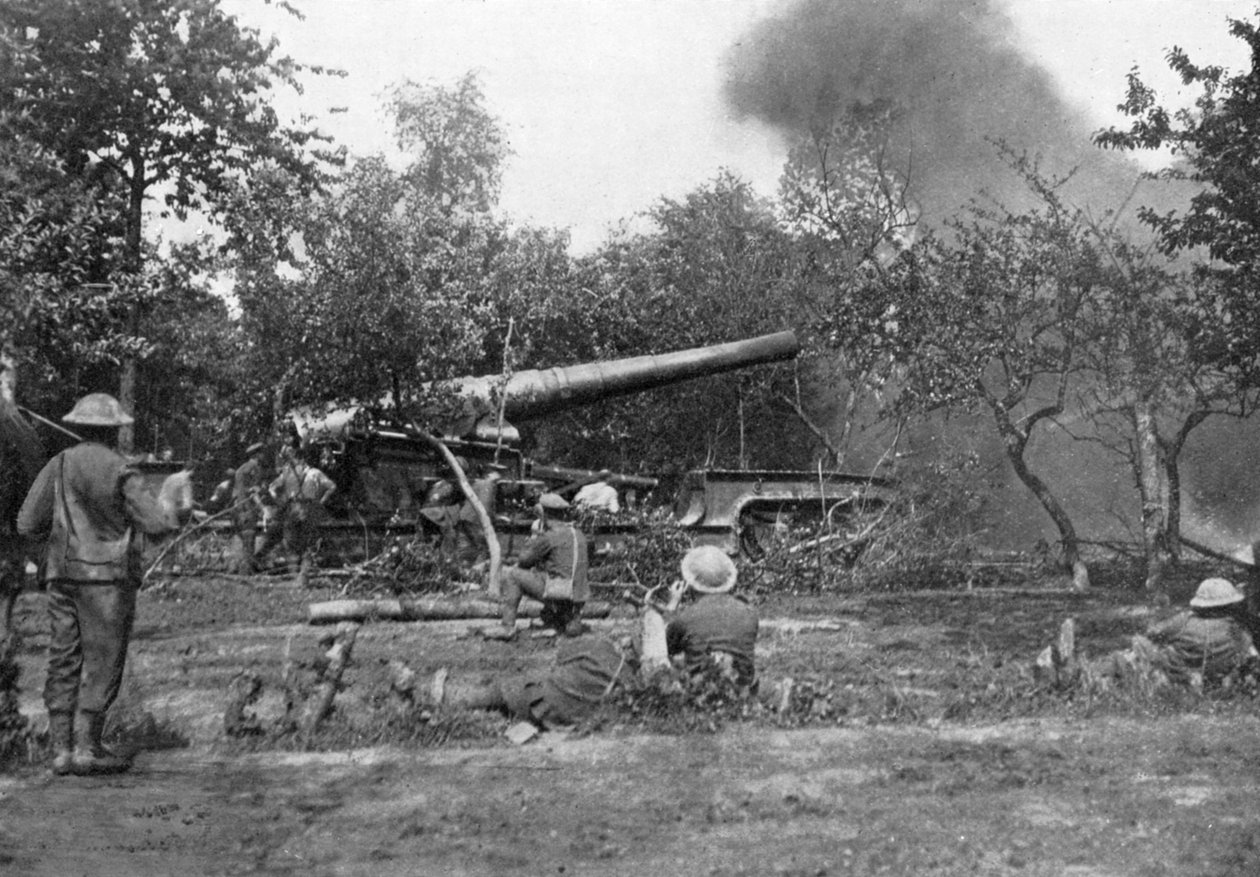 Grande ferrovia arma disparando durante o avanço no oeste, Primeira Guerra Mundial, 1914-1918, c1920 de Unbekannt