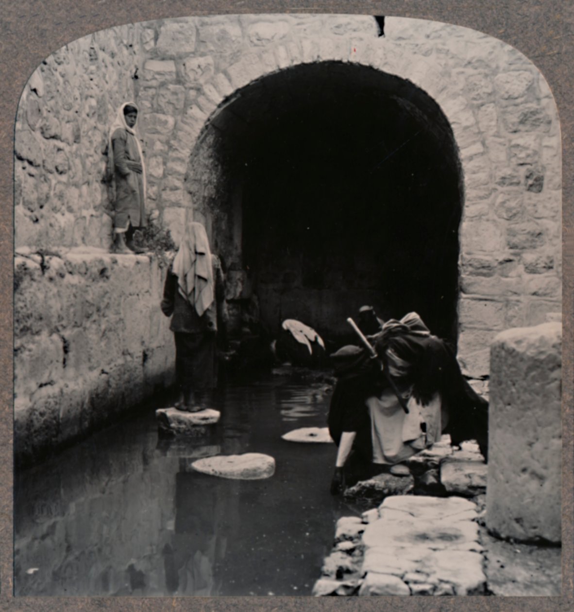 Homens cegos lavando os olhos na piscina de Siloé, c1900 de Unbekannt