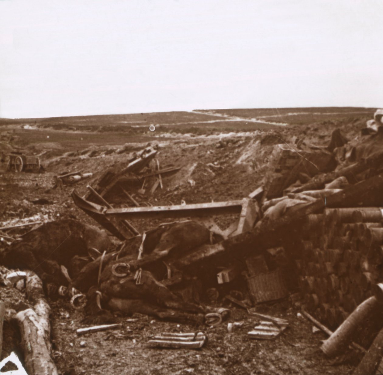 Bateria bombardeada, Clery, França, c1914-c1918 de Unbekannt