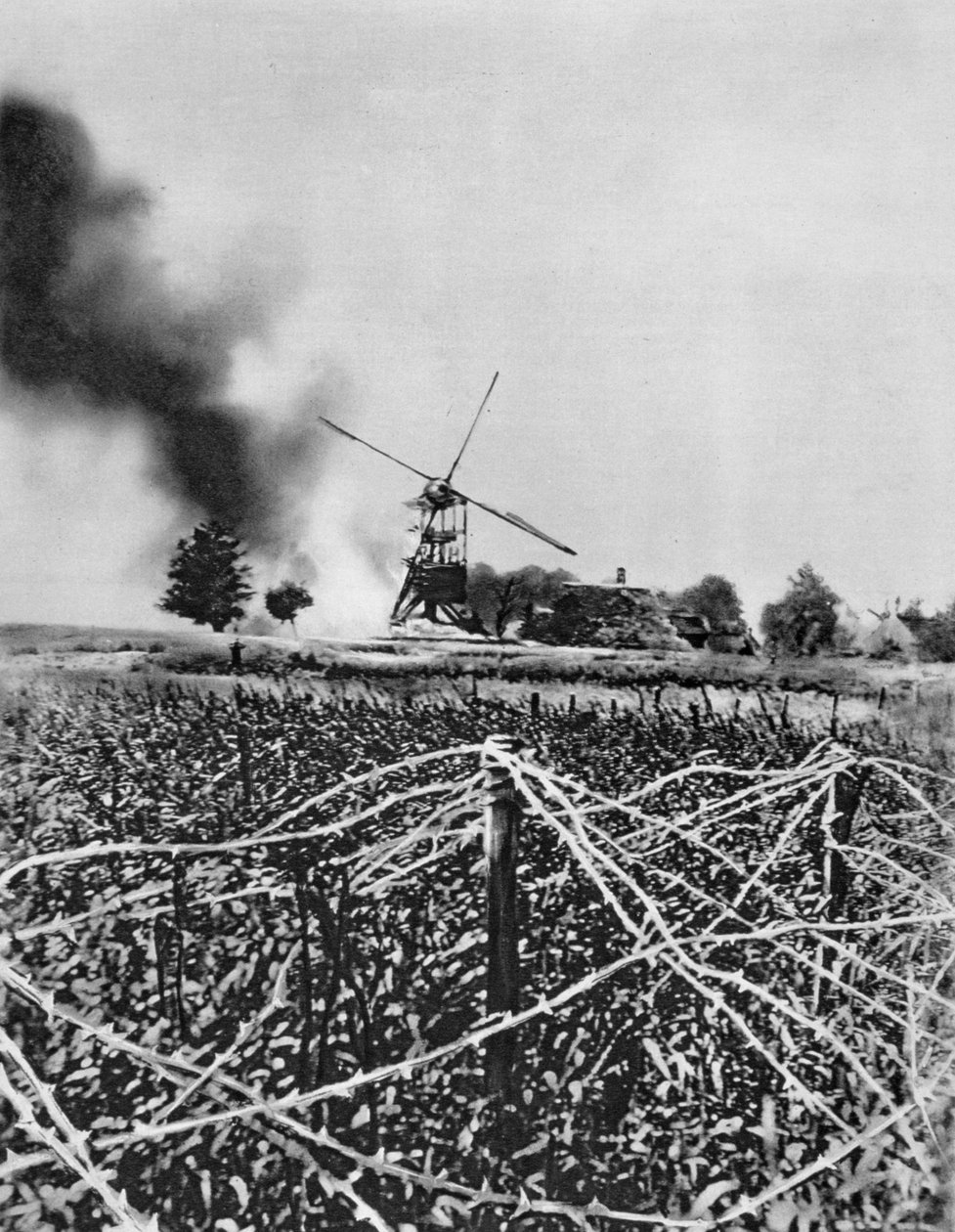 Bombardeio de um moinho de vento com cascas incendiárias, Artois, França, Primeira Guerra Mundial, 1915 de Unbekannt