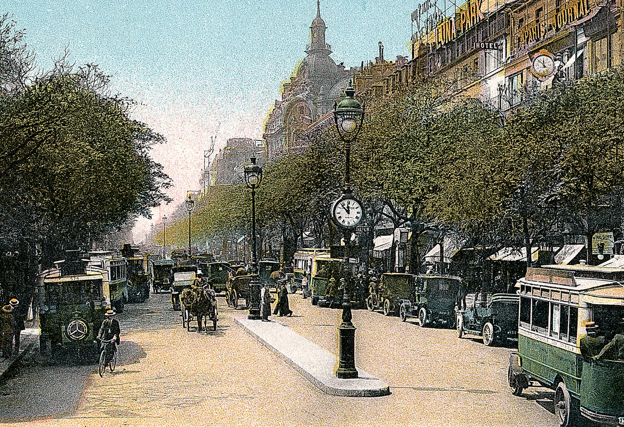 Boulevard des Italiens, Paris, com carros e ônibus na rua, c1900 de Unbekannt