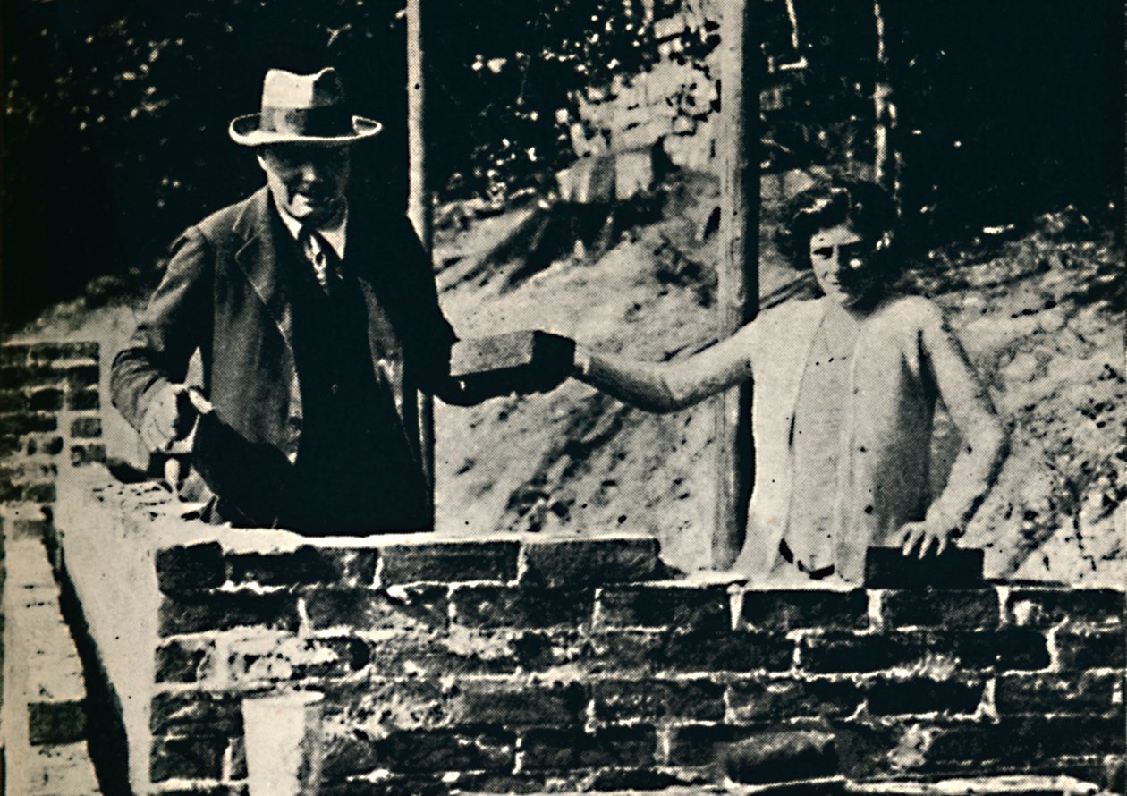 Pedreiro e artesão, 1928, 1945. de Unbekannt