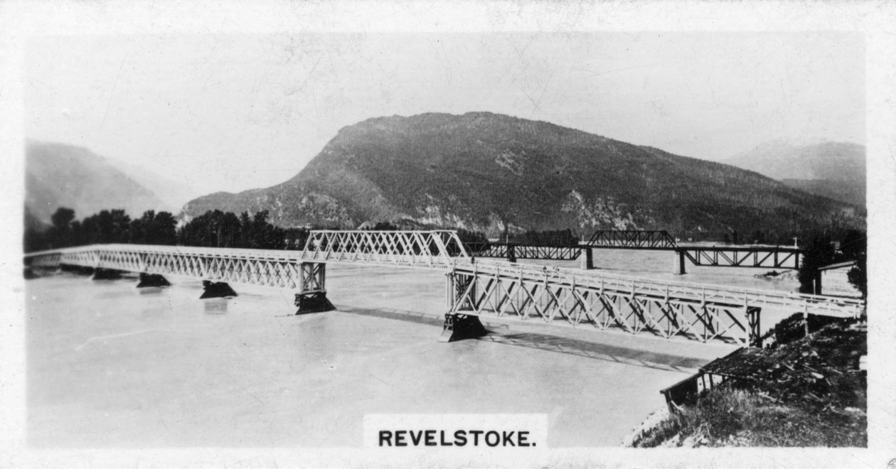 Ponte sobre o rio Columbia, Revelstoke, Colúmbia Britânica, Canadá, c1920s de Unbekannt
