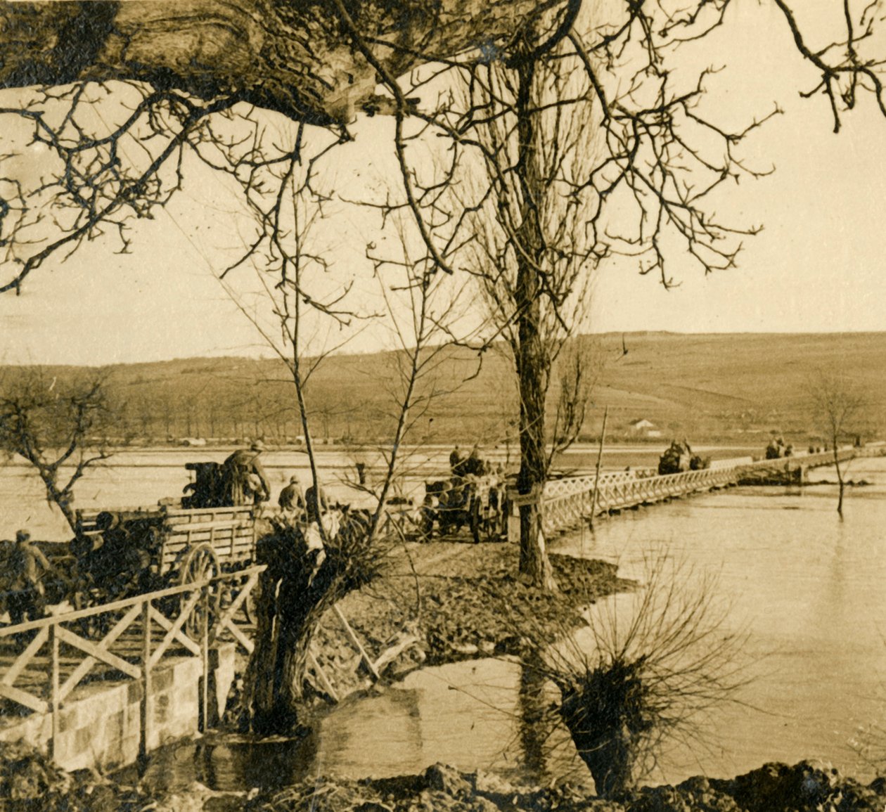 Ponte sobre o rio Meuse em Dugny, norte da França, c1914-c1918 de Unbekannt