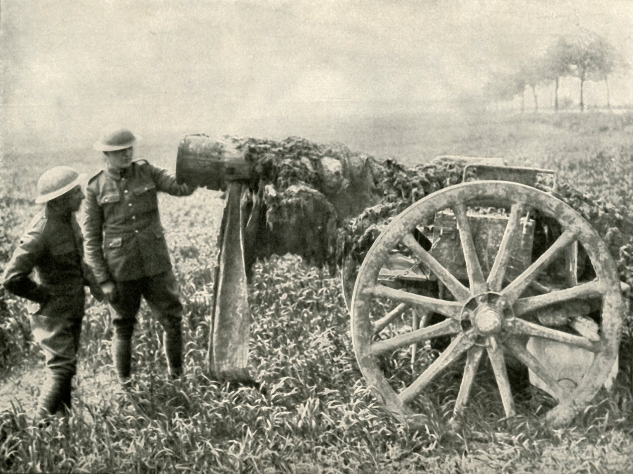 Arma manequim britânica no campo para atrair o fogo dos alemães, 1919. de Unbekannt