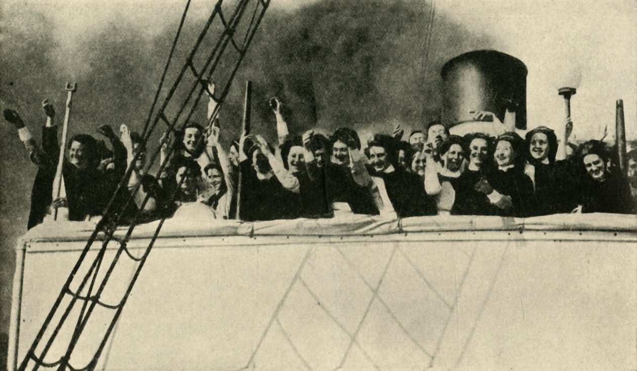Enfermeiras da Cruz Vermelha Britânica a caminho da frente, Primeira Guerra Mundial, 1914, c1920. de Unbekannt