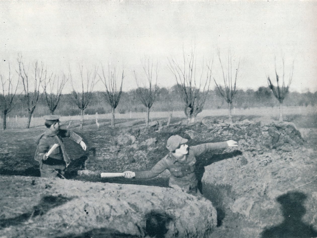 Soldados britânicos praticando jogando granadas de mão, c1914 de Unbekannt