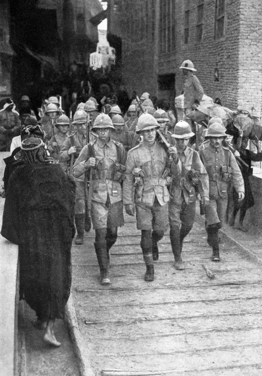 Tropas britânicas a caminho de Bagdá, Primeira Guerra Mundial, 1917, c1920 de Unbekannt