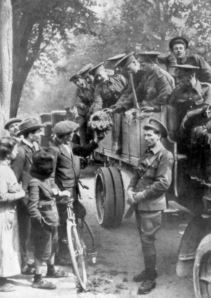 Tropas britânicas a caminho da frente, França, 1914 de Unbekannt