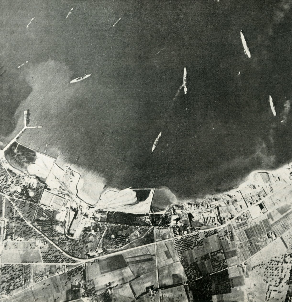Navios de guerra britânicos na costa maltesa, Segunda Guerra Mundial, 1940-1942 1944. de Unbekannt