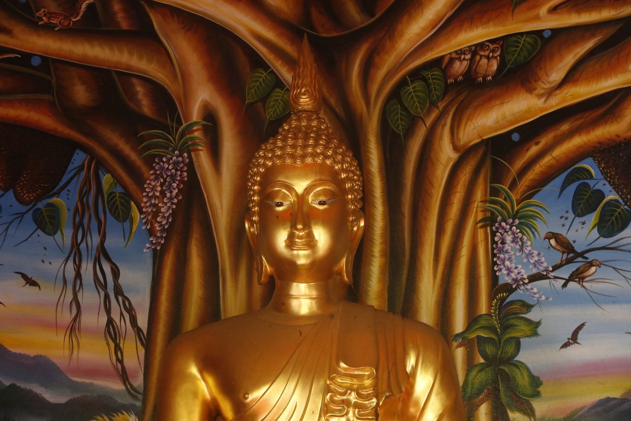Estátua de Buda em Wat Dab Phai, Chiang Mai. Tailândia de Unbekannt