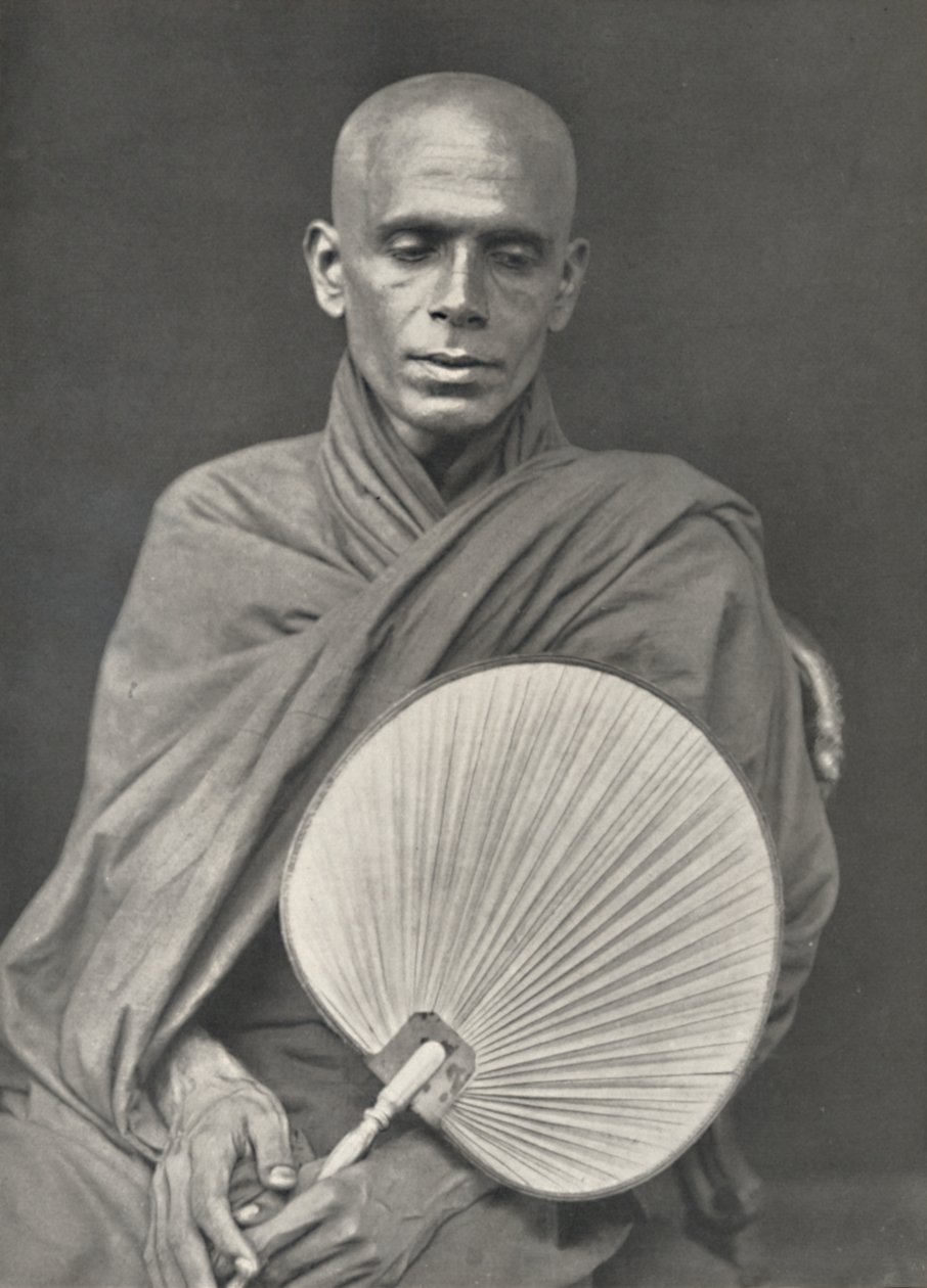 Monch budista da seita da Birmânia com folhas de palmeira, 1926 de Unbekannt