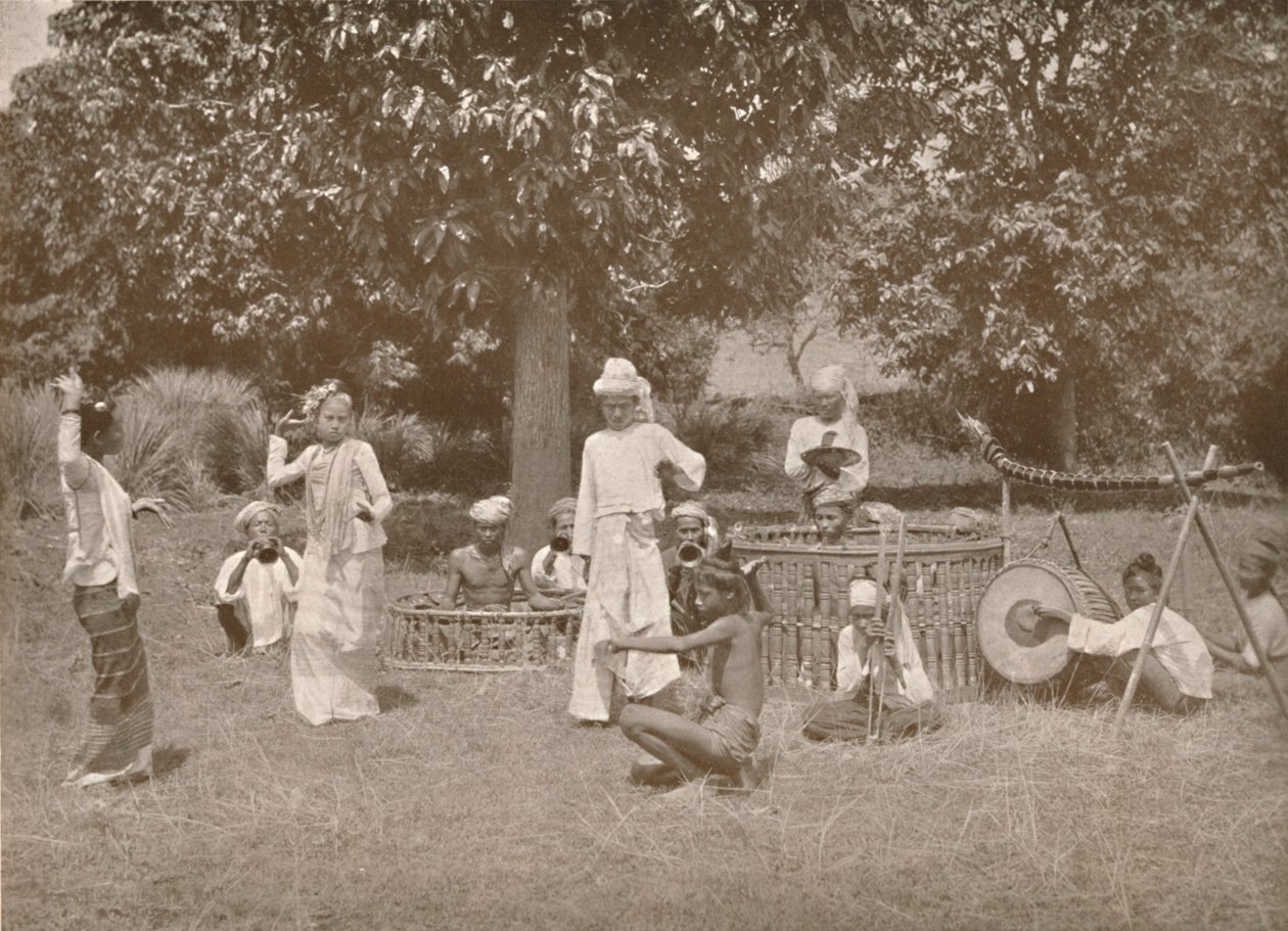 Músicos birmaneses e dançarinos de Pwe, 1900. de Unbekannt