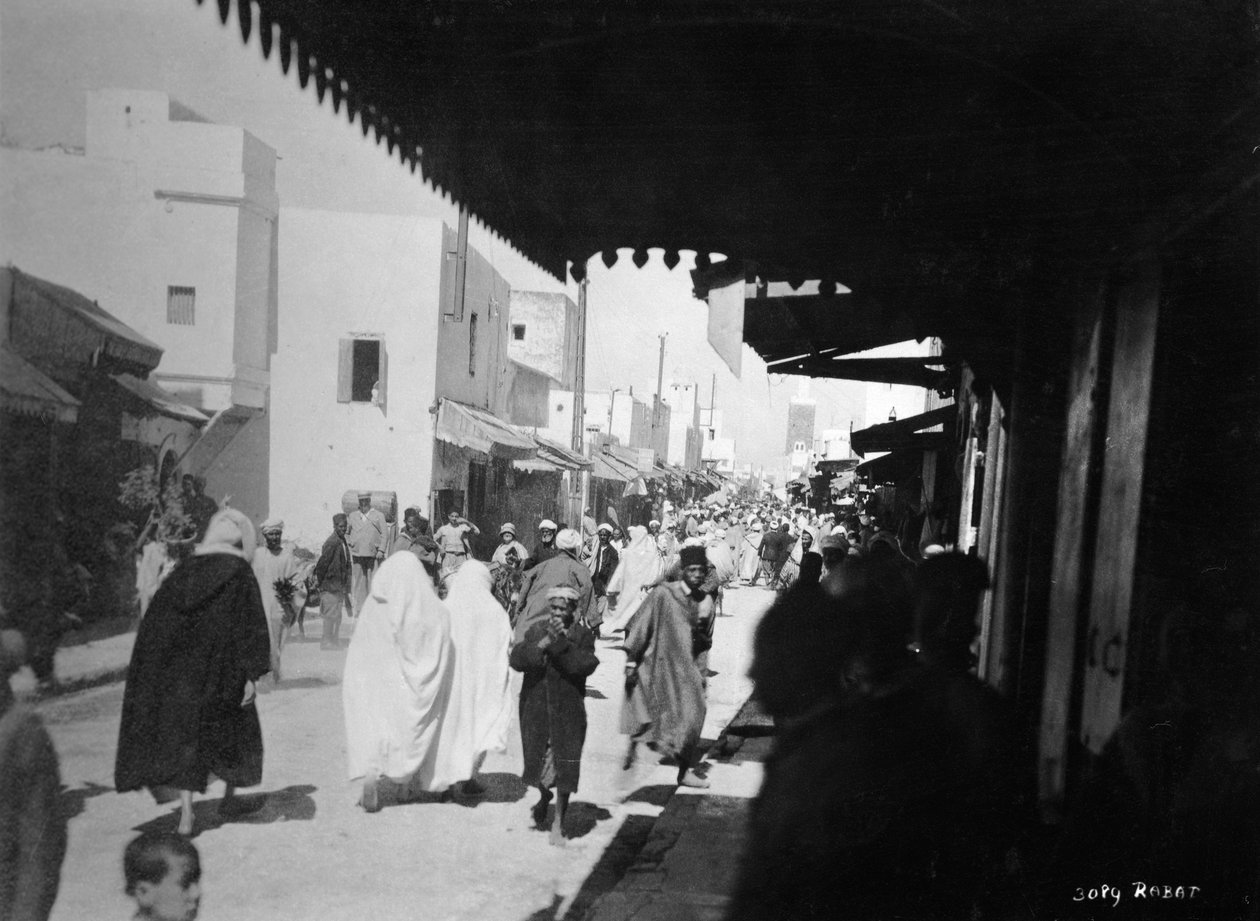 Rua movimentada, Rabat, Marrocos, c1920s-c1930s de Unbekannt