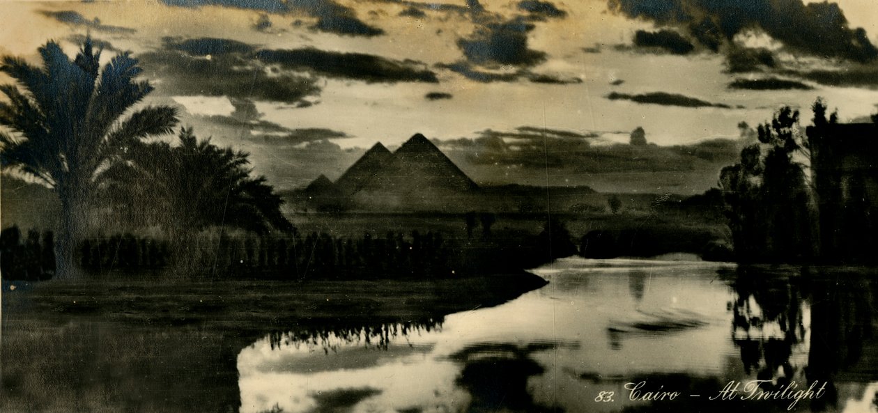 Cairo - No crepúsculo, c1918-c1939. de Unbekannt