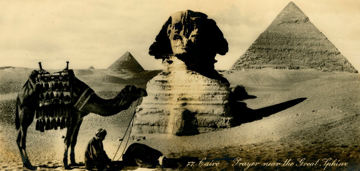 Cairo - Oração perto da Grande Esfinge, c1918-c1939. de Unbekannt