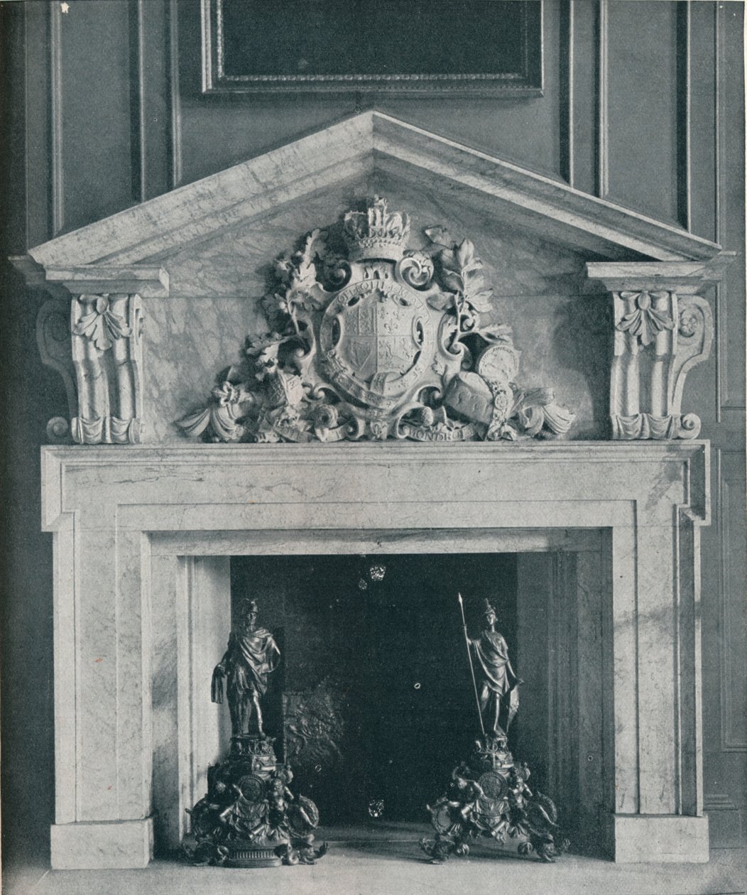 Chaminé de mármore esculpida por William Kent 1685-1748. Na sala de jantar pública de Hampton Court, de Unbekannt