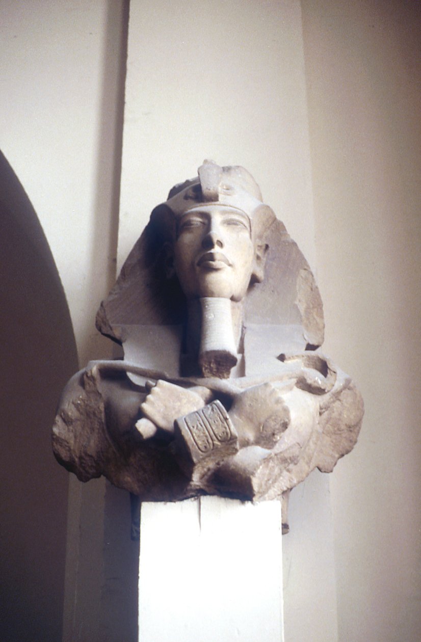 Cabeça esculpida do rei Akhenaton, Egito antigo, 18a dinastia, c1353-c1334 aC de Unbekannt