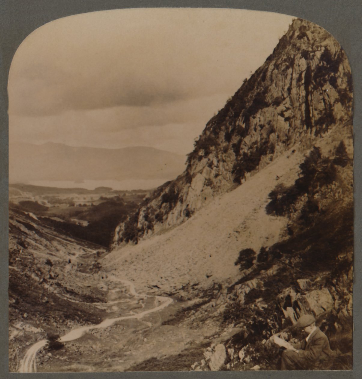 Fortifique Craig e o belo vale de Borrowdale, distrito do lago, Inglaterra, 1903. de Unbekannt