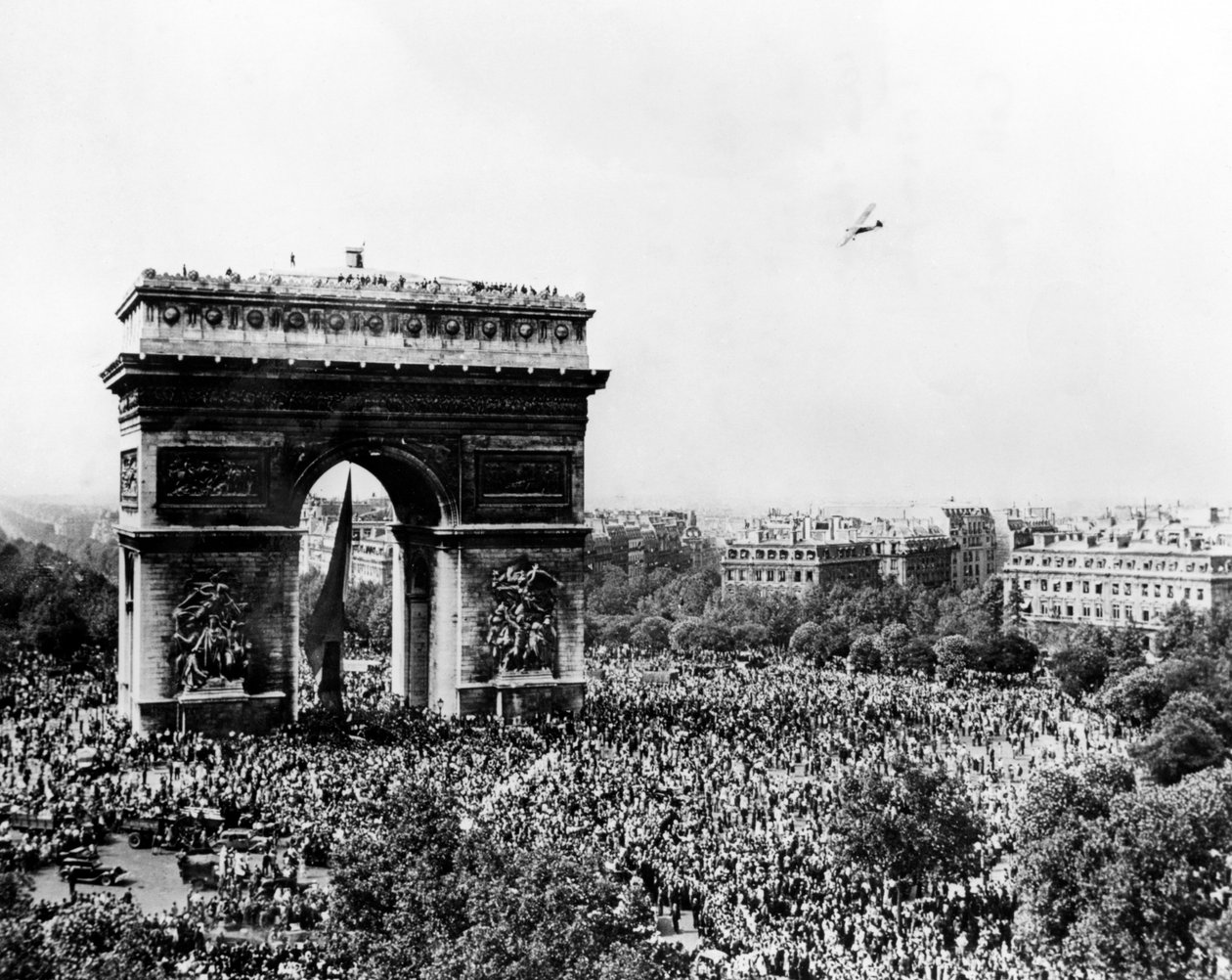 Celebrando a libertação de Paris, 26 de agosto de 1944 de Unbekannt