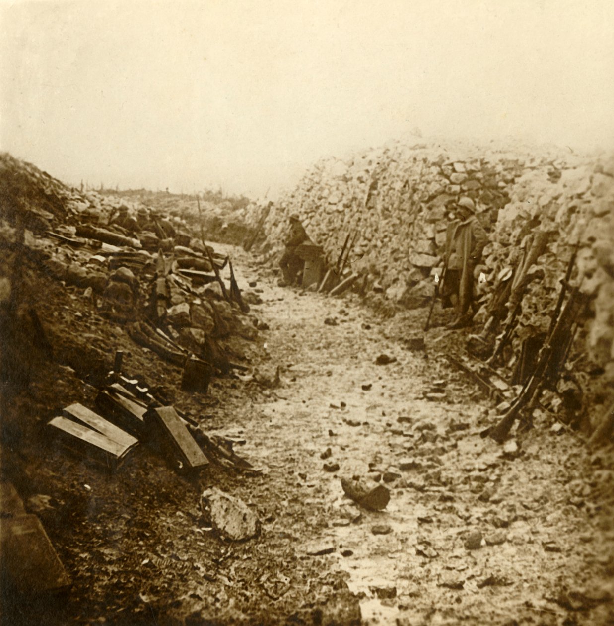 Posto central de telefone em Froideterre, Verdun, norte da França, c1916 de Unbekannt
