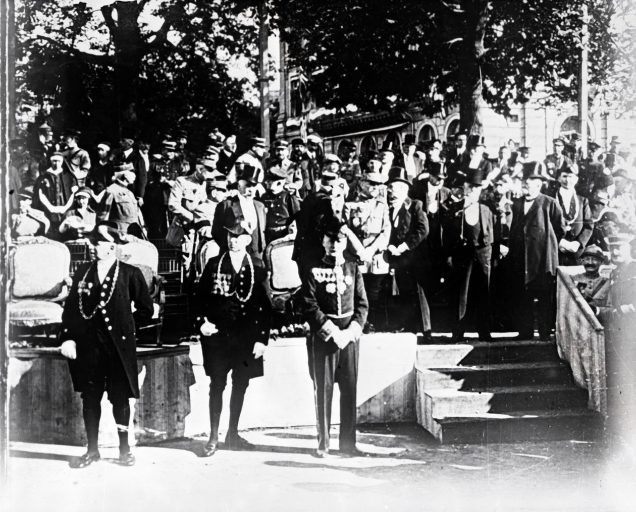 Cerimônia com dignitários e oficiais, c1914-c1918 de Unbekannt