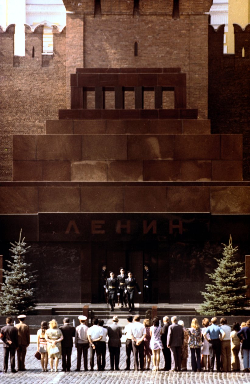 Troca da guarda no mausoléu de Lenin, Praça Vermelha, Moscou, 1980 de Unbekannt