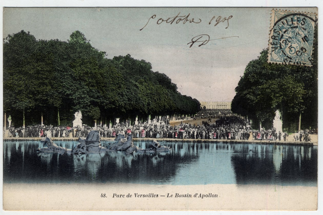 Chateau de Versailles: visitantes em frente à bacia do tanque Apollo no parque - Cartão postal datado de 1905 de Unbekannt