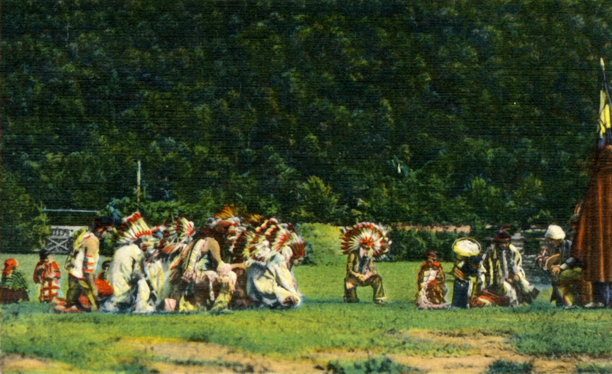 Índios Cherokee em traje nativo completo em uma de suas danças cerimoniais - On Rese Indian Cherokee de Unbekannt