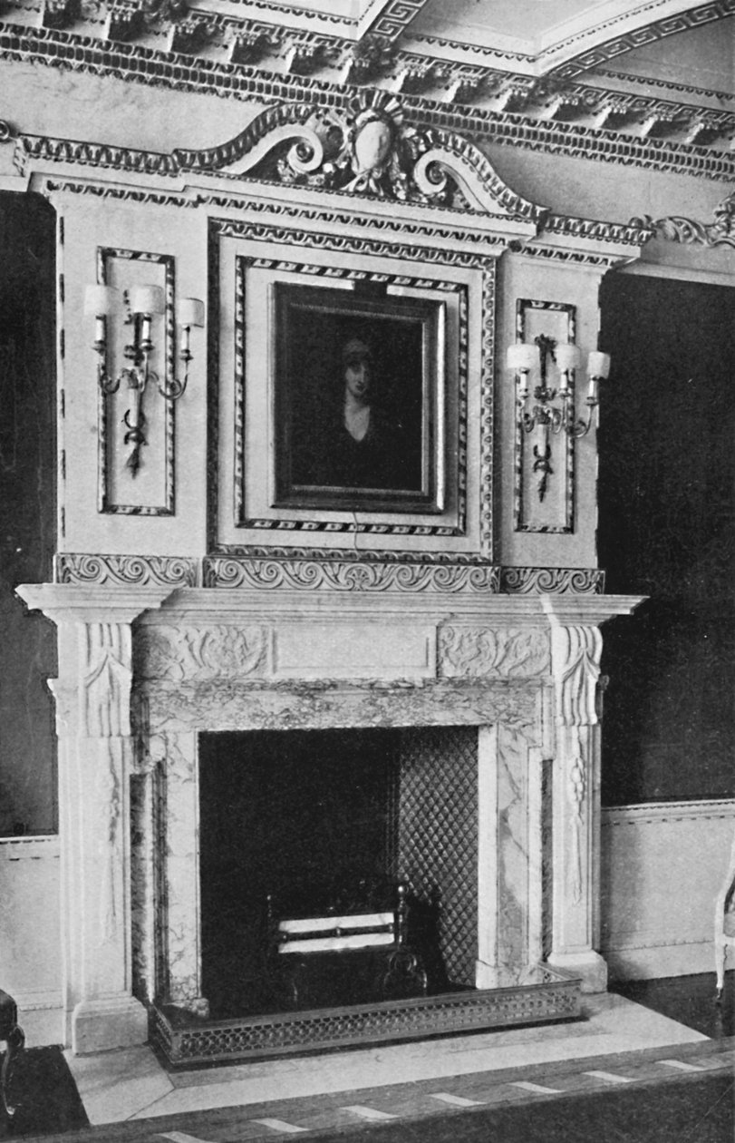 Peça de chaminé na sala de estar vermelha, Raynham Hall, Norfolk, 1927 de Unbekannt