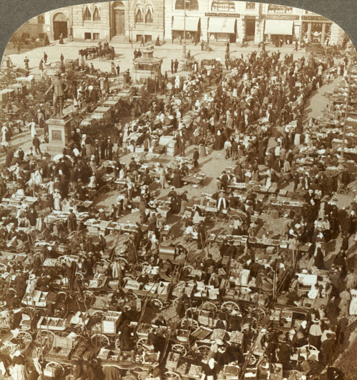 Maior mercado de Christianias, Noruega, c1905. de Unbekannt
