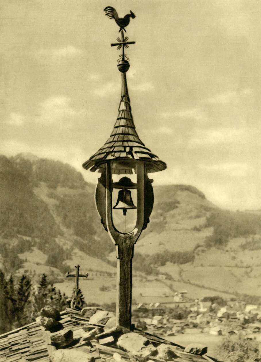 Sino de igreja e cata-vento, Kitzbühel, Tirol, Áustria, c1935. de Unbekannt