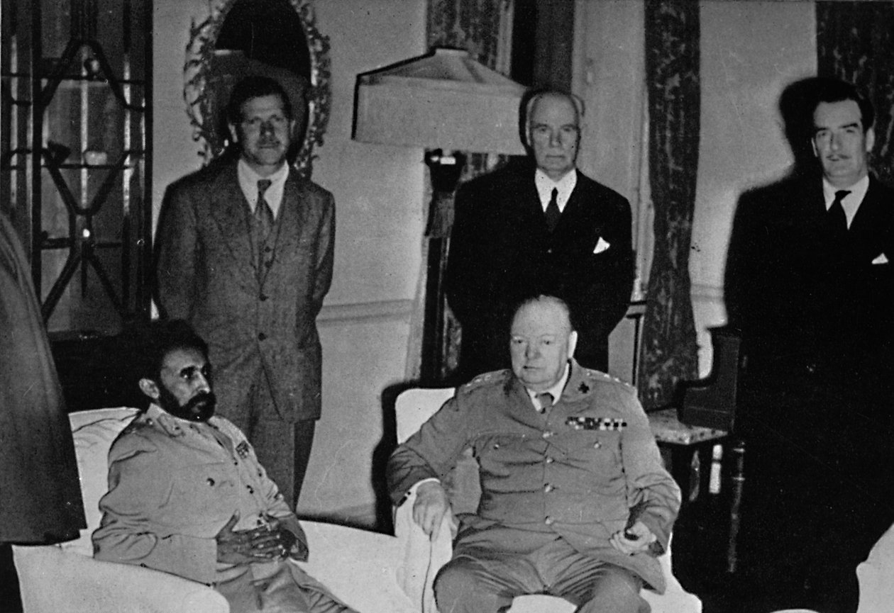 Churchill no Cairo, com o imperador etíope, Haile Selassie, 1943, 1945. de Unbekannt