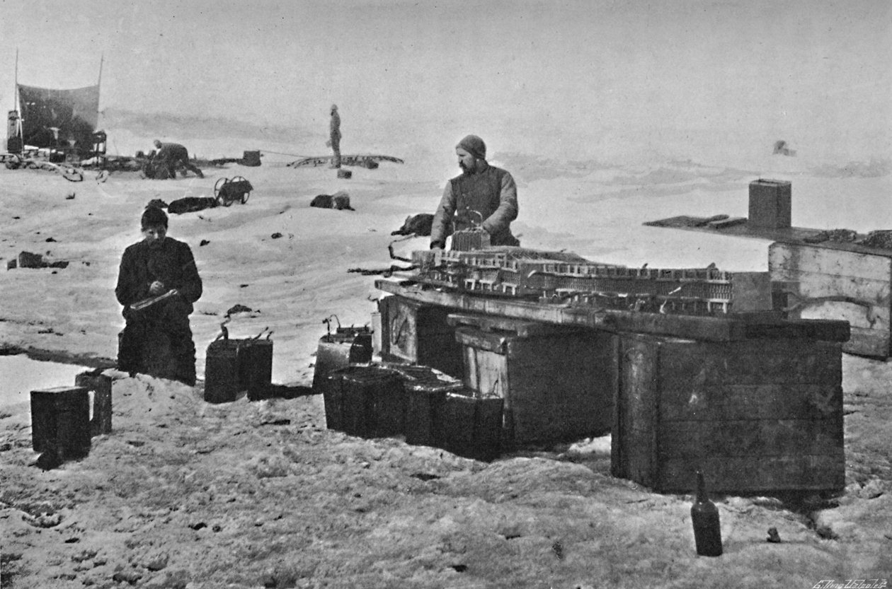 Limpando os acumuladores antes de guardar. Julho de 1895, 1897 de Unbekannt