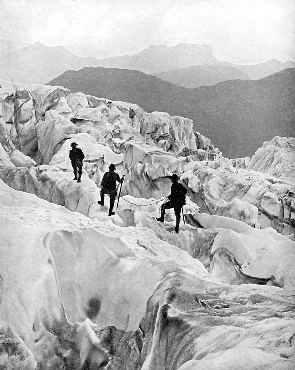 Escalando a queda de gelo de Bossons a caminho de Mont Blanc, Suíça, início do século XX de Unbekannt