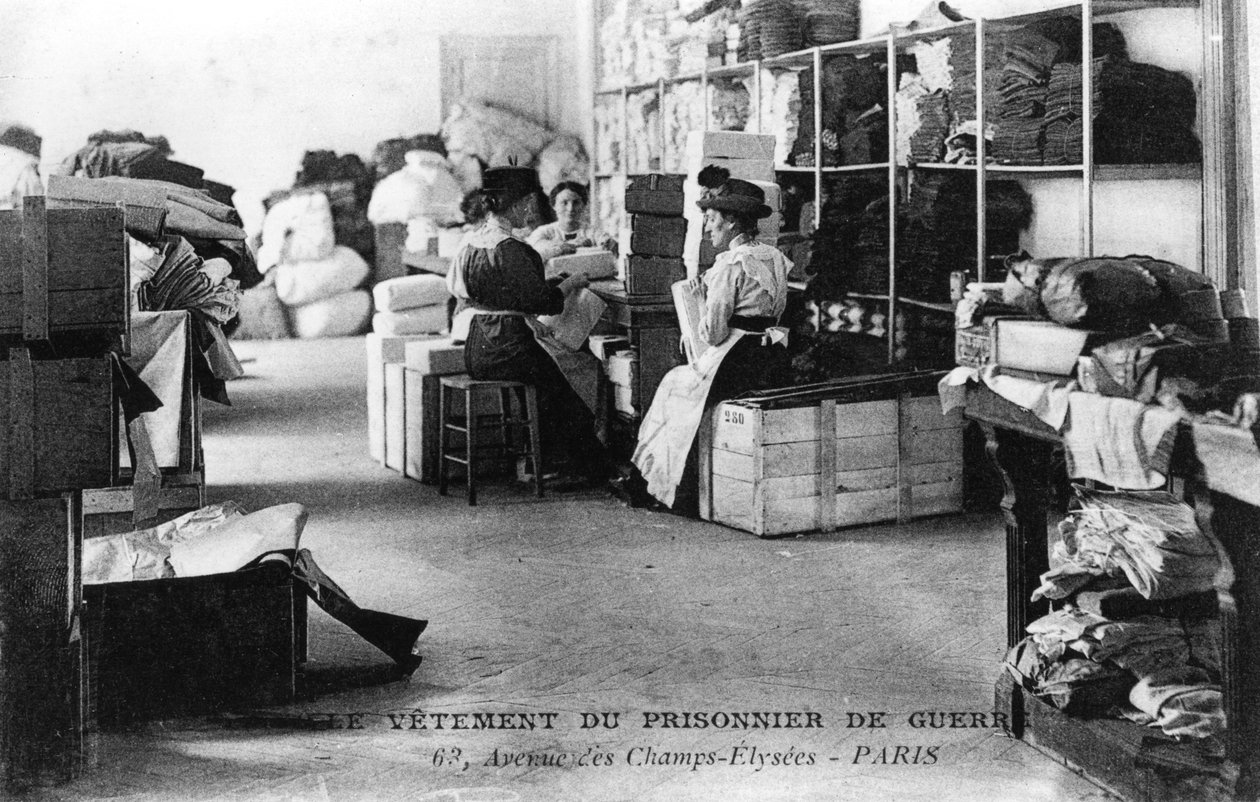 Roupa para prisioneiros de guerra, Champs-Élysées, Paris, Primeira Guerra Mundial, 1914-1918 de Unbekannt