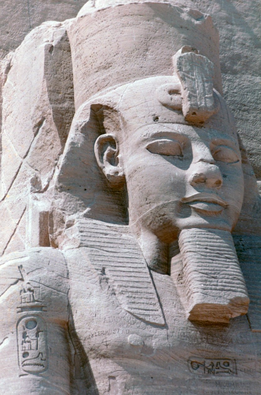 Estátua colossal de Ramsés II, templo de Abu Simbel, Egito, século XIII aC de Unbekannt