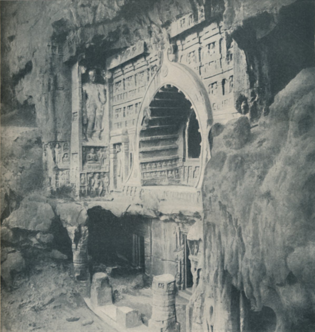 Colunas e arquitrave cinzeladas da rocha com habilidade maravilhosa, c1935 de Unbekannt