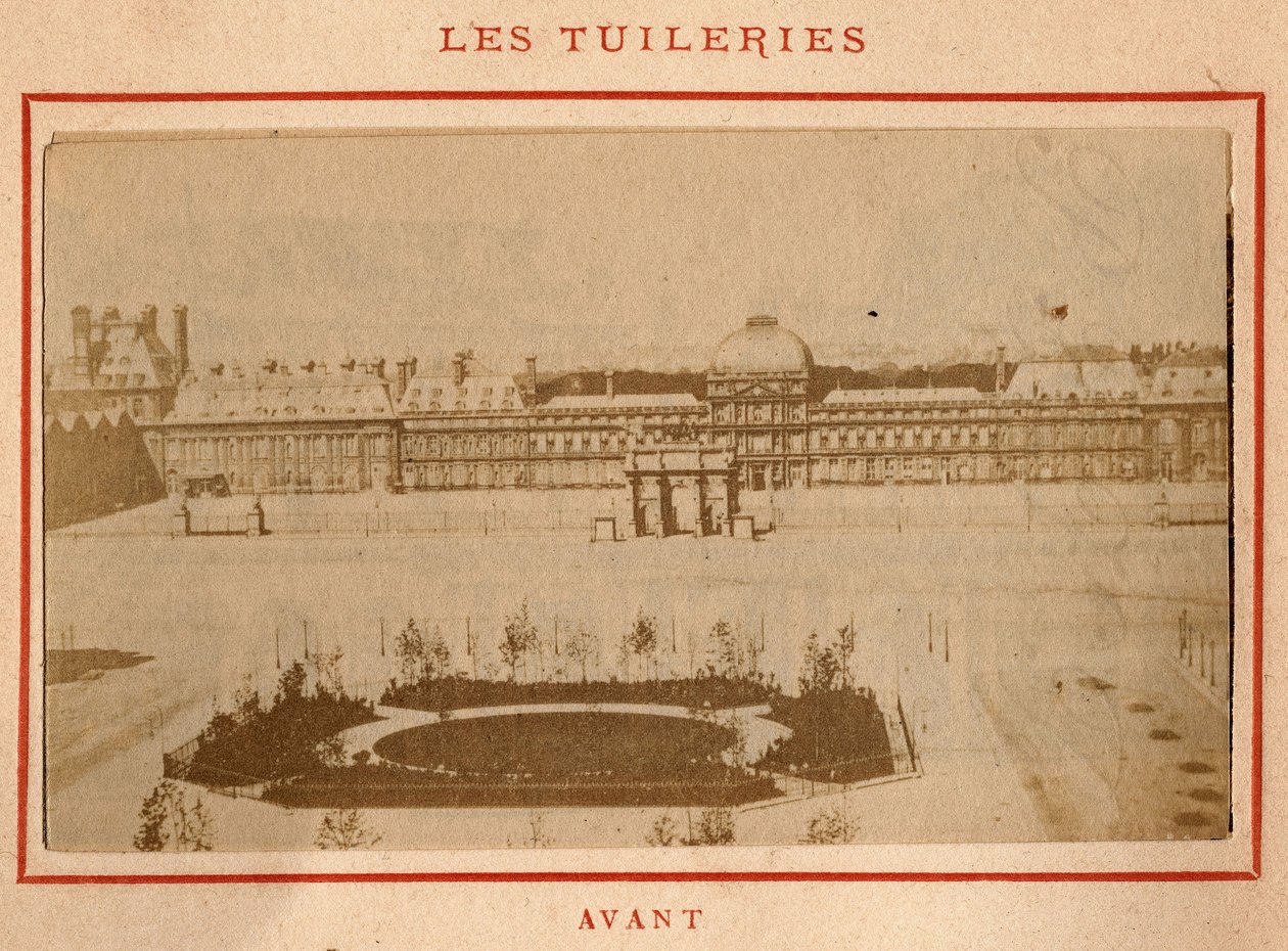 Comuna de Paris (1871): vista do Palais des Tuileries em Paris antes do incêndio de Maio de 1871. Fotografia de Pierre Pepetit. Impressão em papelão, Dim. 9x5,4 cm de Unbekannt