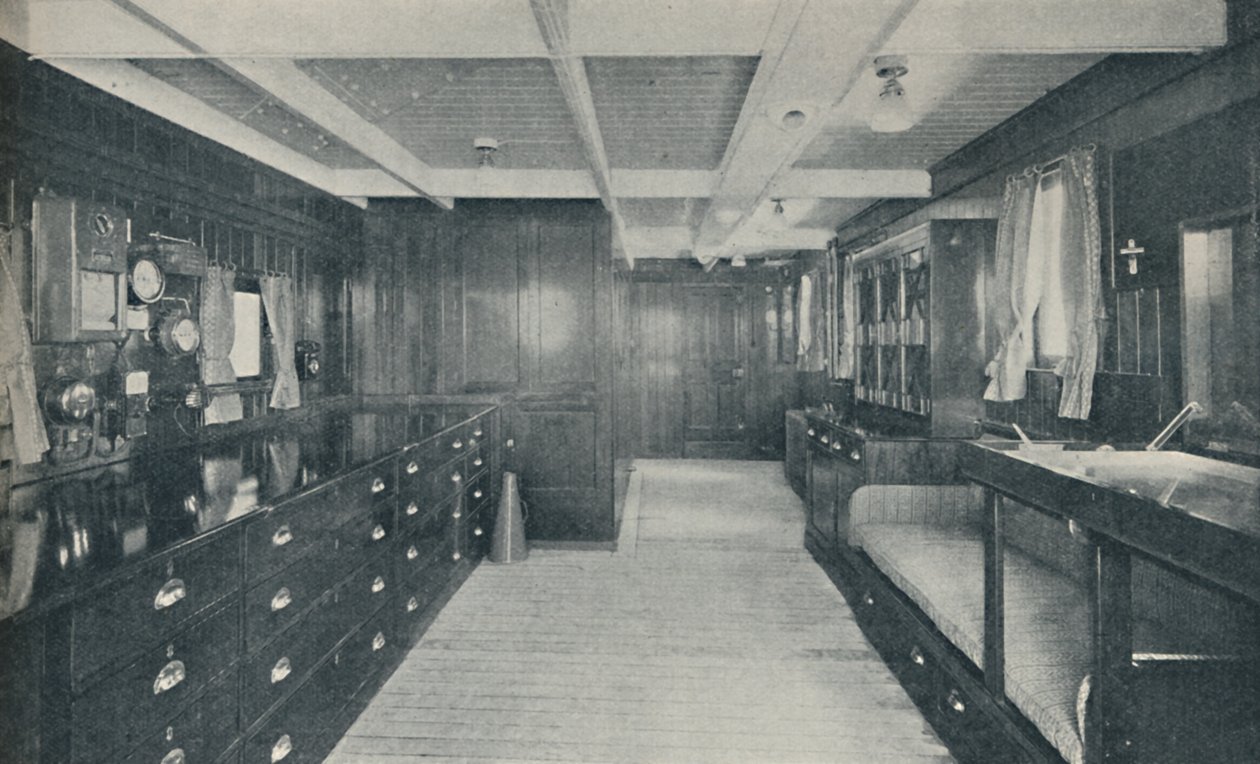 Centro de Controle da Imperatriz da Grã-Bretanha, sala de gráficos e casa do leme, 1936 de Unbekannt