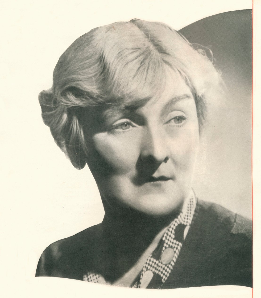 Convocatória para Sybil Thorndike Um coquetel no qual os estandes tocam uma parte principal recebe um enth de Unbekannt