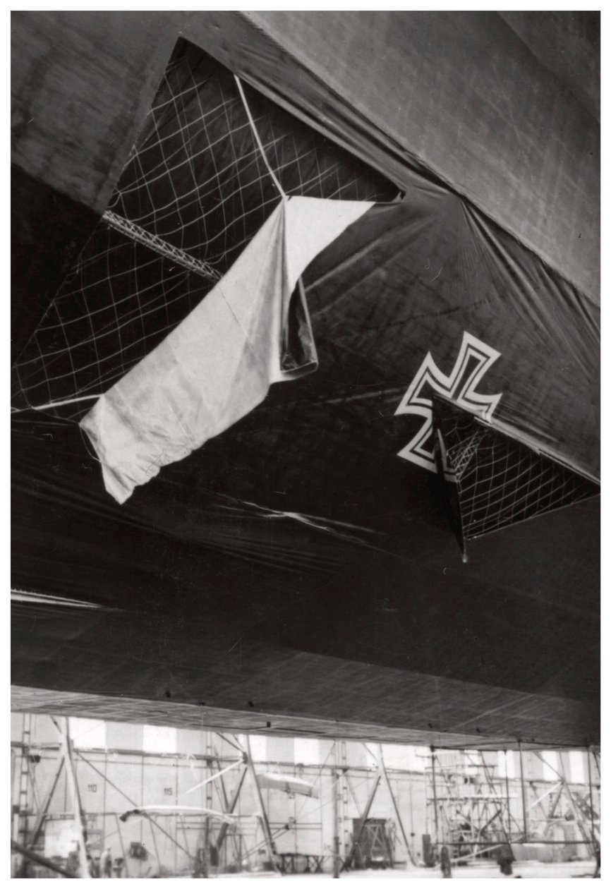Dirigível Zeppelin da marinha alemã danificado, Primeira Guerra Mundial, 1914-1918 1933 de Unbekannt