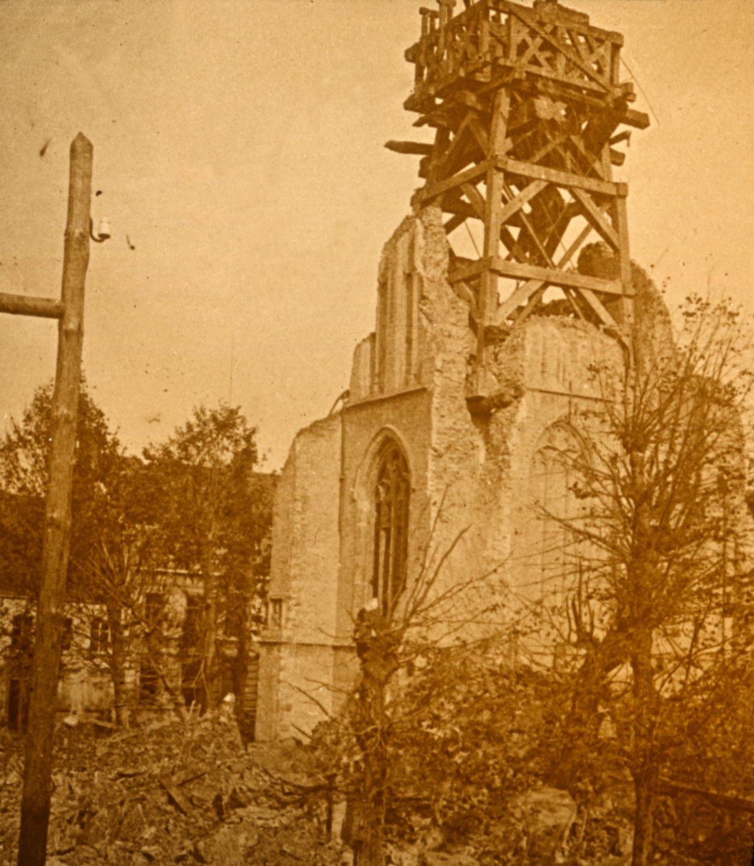Igreja danificada, c1914-c1918 de Unbekannt