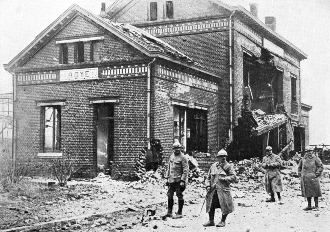 Estação ferroviária danificada em Roye, França, Primeira Guerra Mundial, 1918, c1920 de Unbekannt