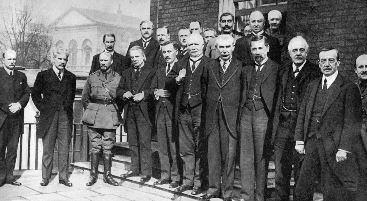 David Lloyd George, primeiro ministro britânico, com alguns de seus colegas, 1917 1936 de Unbekannt