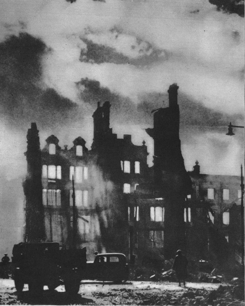 Dawn Breaks para encontrar a cidade transfigurada após uma noite de inferno, 1941 1942 de Unbekannt