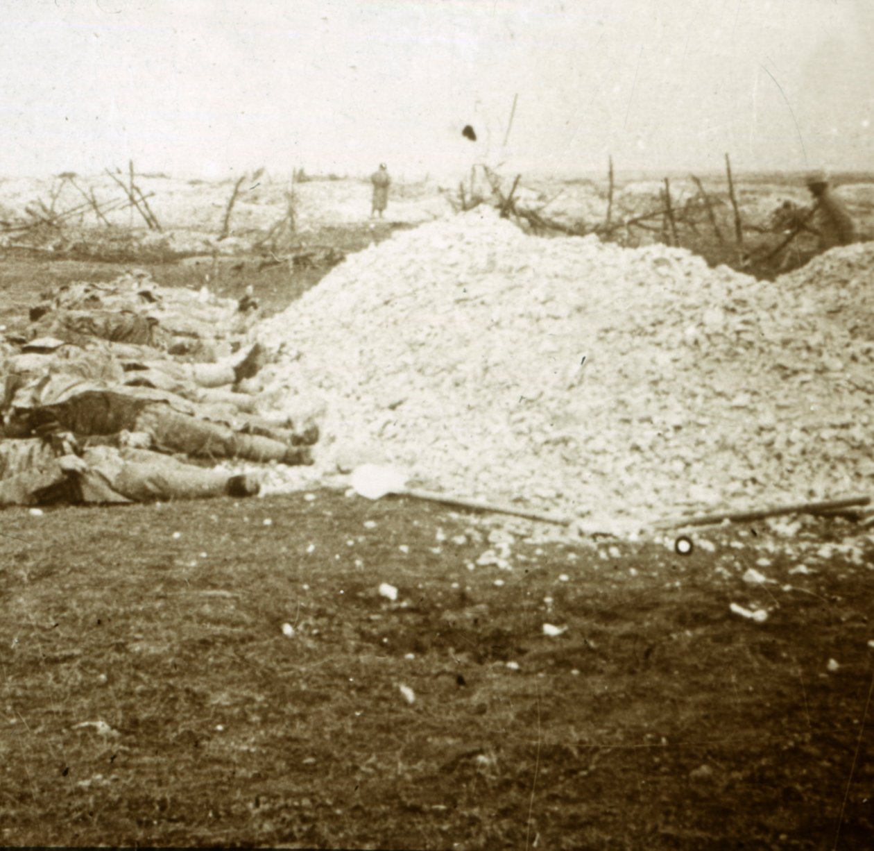 Cadáveres, Souain, norte da França, setembro de 1915 de Unbekannt