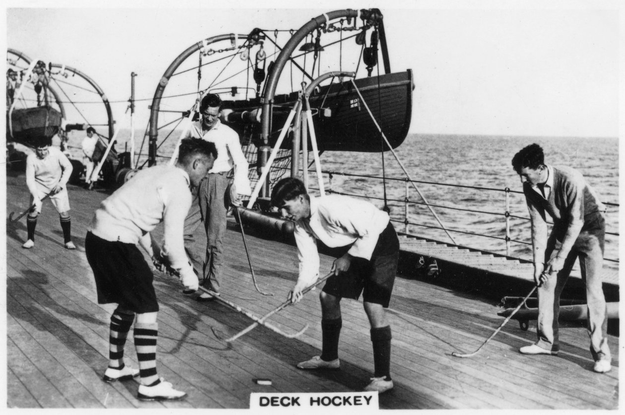 Hóquei no convés a bordo do navio de guerra HMS Nelson, 1937 de Unbekannt