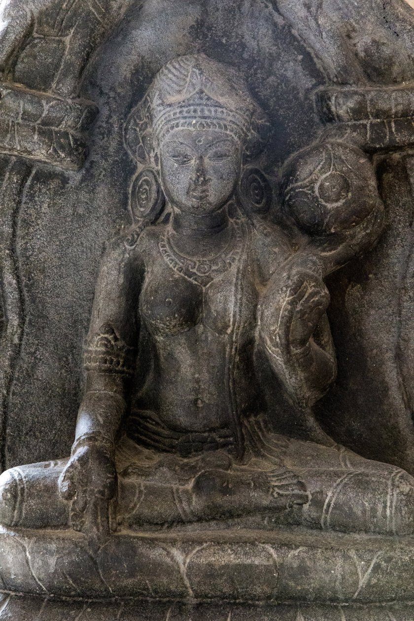 Museu Nacional de Deli. Gaja-Lakshmi (elefantes que banham água na deusa Lakshmi). Pala, século IX d.C. Bihar. Pedra. Detalhe. Índia. de Unbekannt